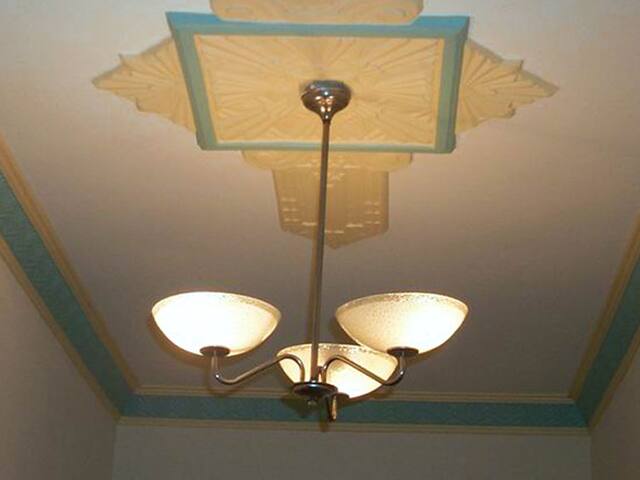 Feature ceiling and rose. Cornice and ceiling detail picked out in a contrast colour.